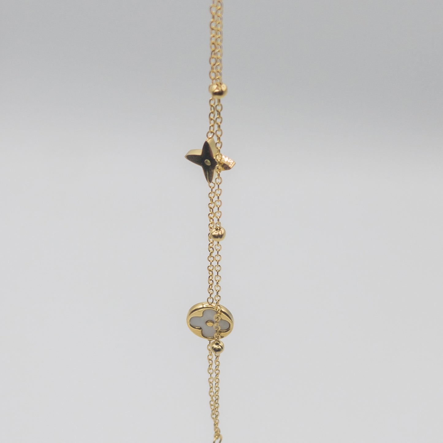 White Clover & Golden Star Charm Bracelet (Anti-Tarnish)