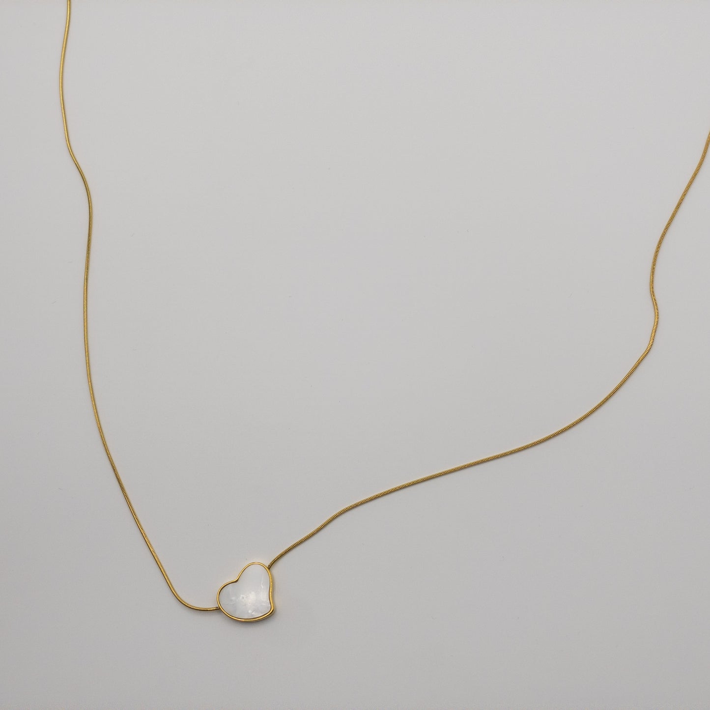 "Pure Love" White Heart Snake Chain Necklace (Anti-Tarnish)