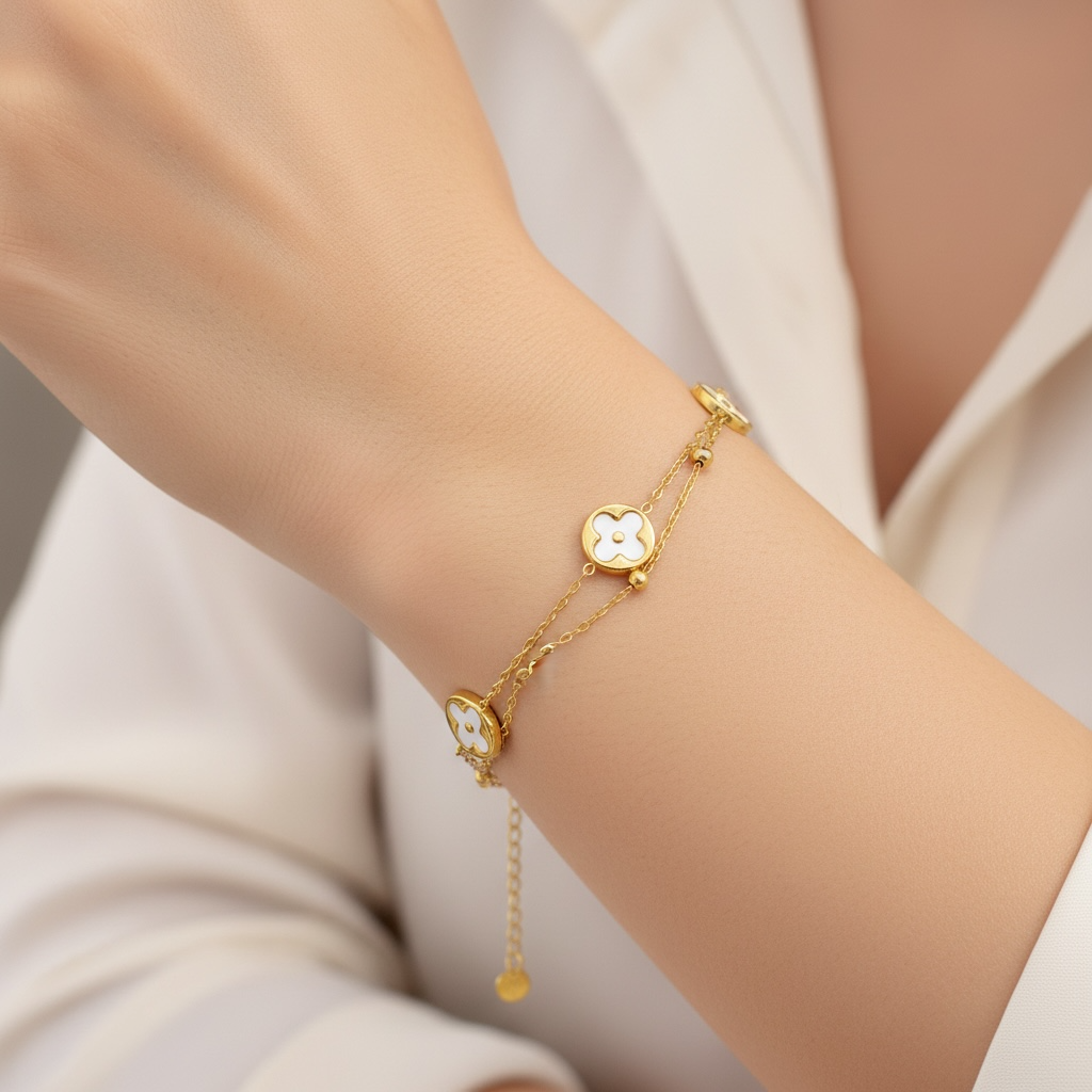 White Clover & Golden Star Charm Bracelet (Anti-Tarnish)